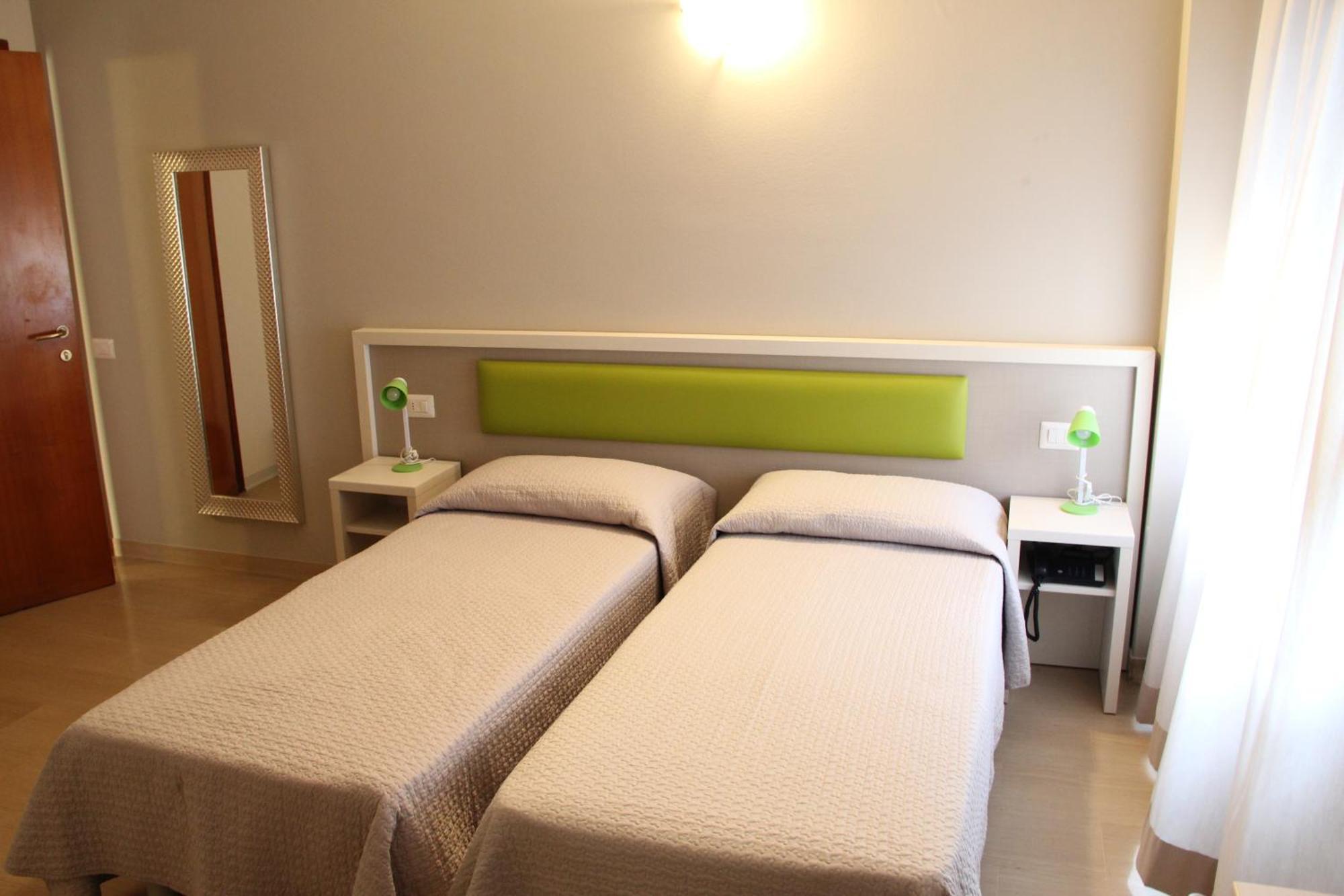 Hotel Due Giardini Milan Room photo
